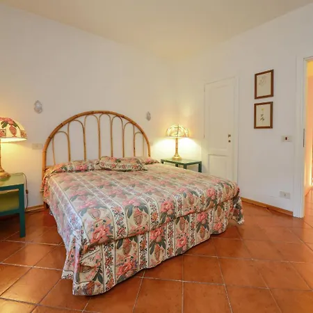With Outbuilding And Swimming Pool And Panoramic View Of The Apennines Вилла *